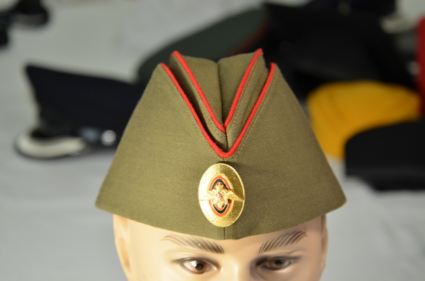 船形帽：跨越時空的經(jīng)典帽飾傳奇