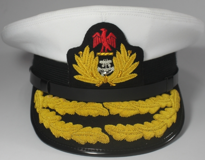 揭秘：海軍帽子為何多為白色？