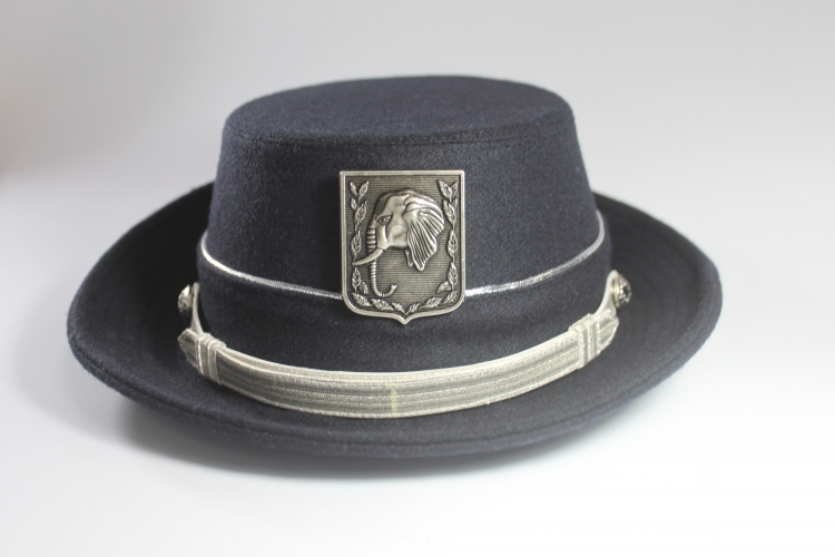 國(guó)內(nèi)外女警帽定制差異深度解析：規(guī)范化與人性化的雙向探索